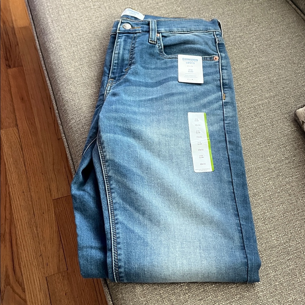 Levi's men’s Dark Blue Straight Leg Jeans - Picture 4 of 5